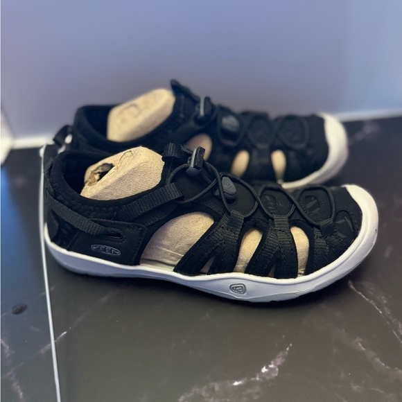 Kids Keen Moxie black Sandals - Picture 2 of 3